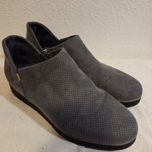 Dr Scholls Ankle booties faux suede perforated gray size 8, fits like 8.5